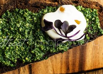 Tostas de pesto con Kale y crema de jengibre