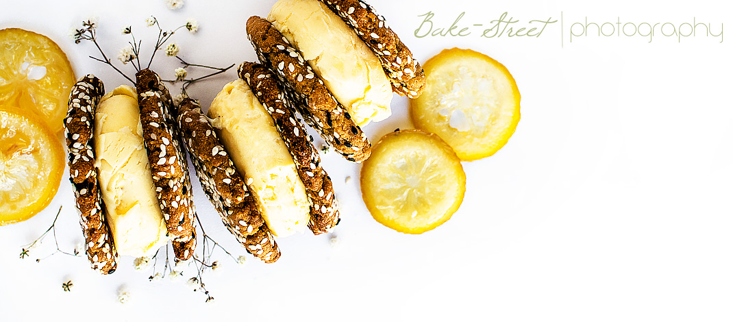 Helado de lemon curd con galletas de tahini