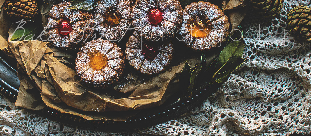 Jam and candied cherries flowers, the return of vintage desserts