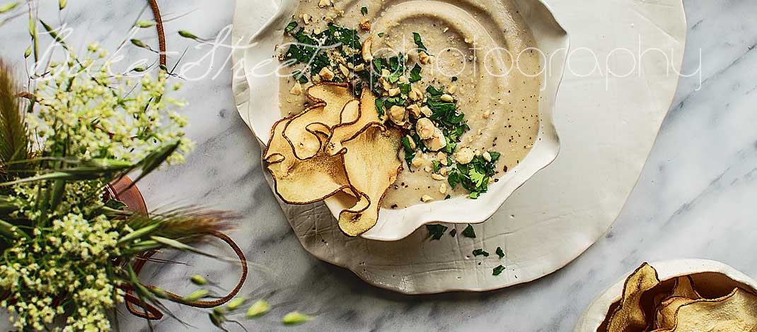 Cauliflower and pear cream with hazelnuts