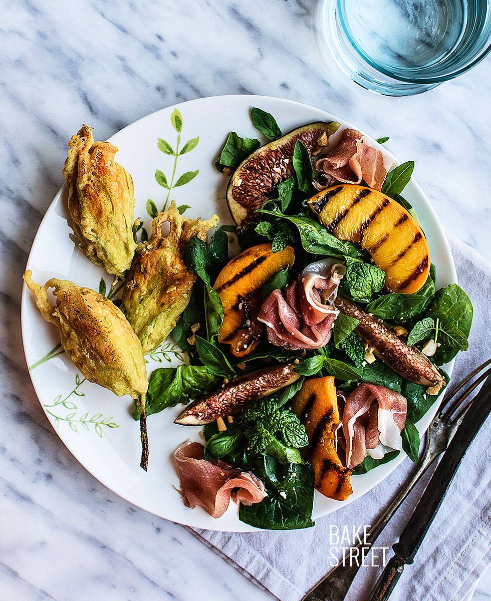 Flor de calabaza rellena con ensalada braseada 