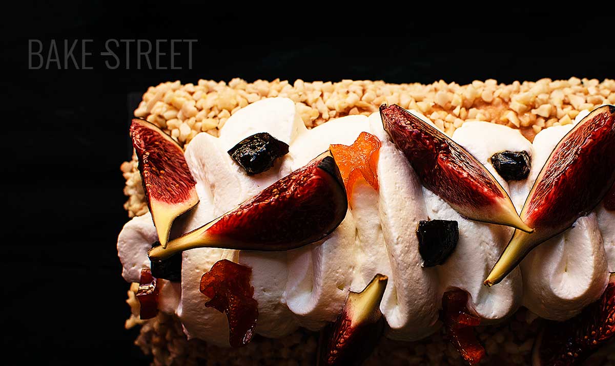 Fig cake with mascarpone cream