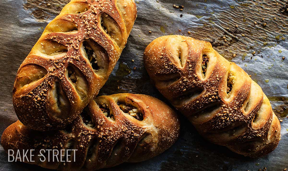 Panecillos de khoya con curry de pimientos