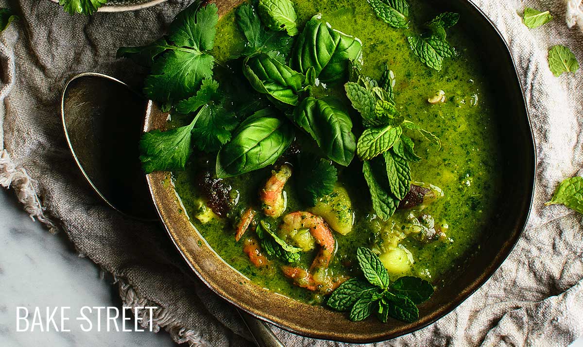 Cilantro soup with shiitake and prawns