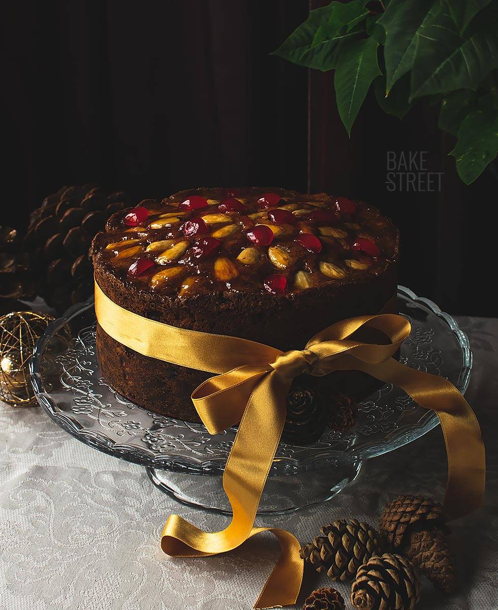 X MAS Sweet Pineapple Cake – Flowersngiftonline