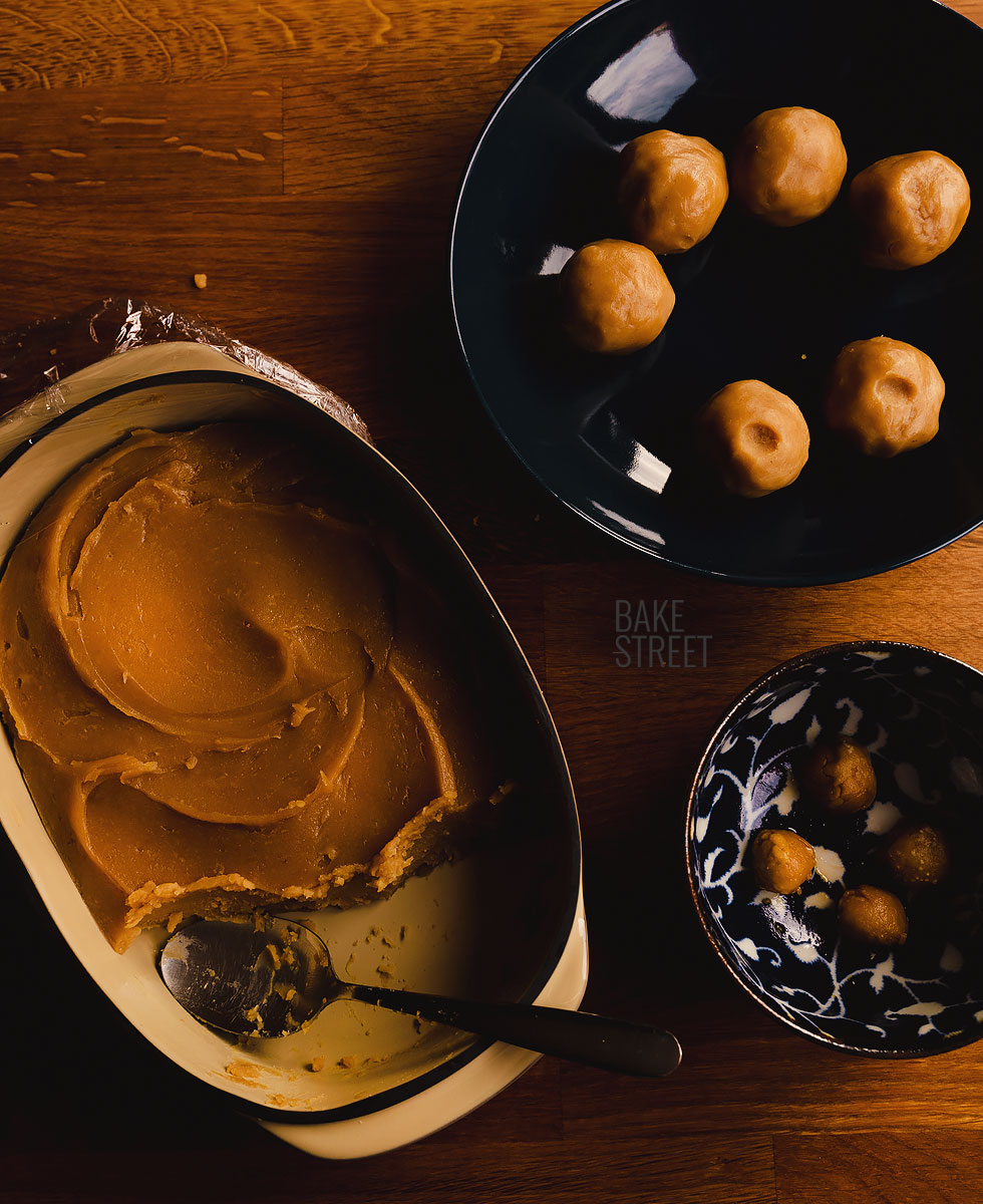 Mooncake con pasta de loto y yema salada