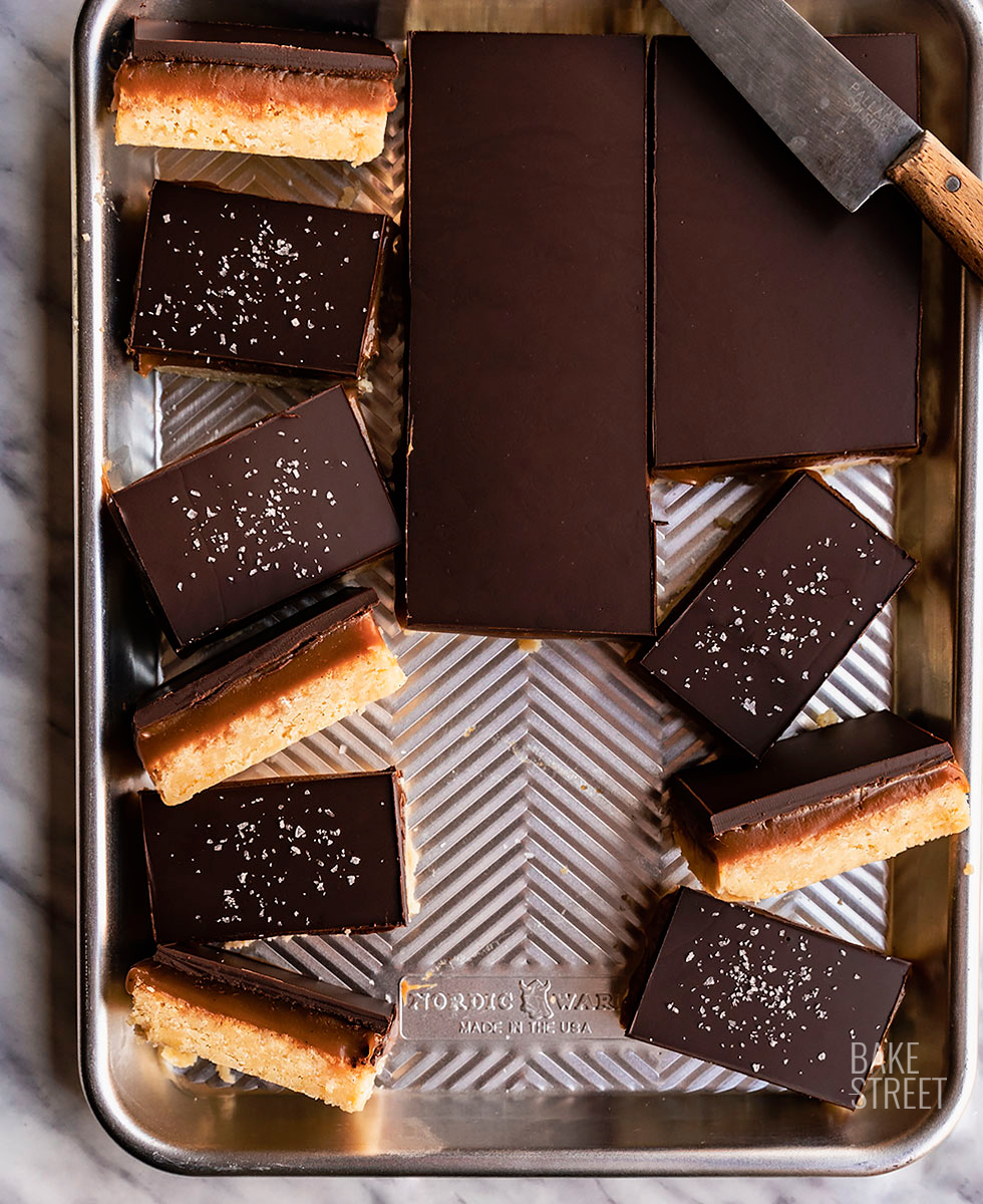 Paquet de 4 sucettes en forme de coeur au chocolat au lait recouvertes de  biscuits crèmes pâtissières doigts de chocolat bourbons Jammie ddgers and  cookies -  France