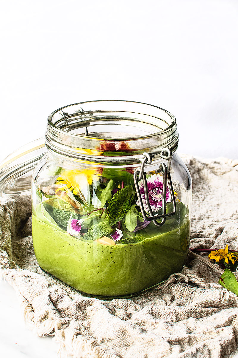 Gazpacho verde con frutos secos