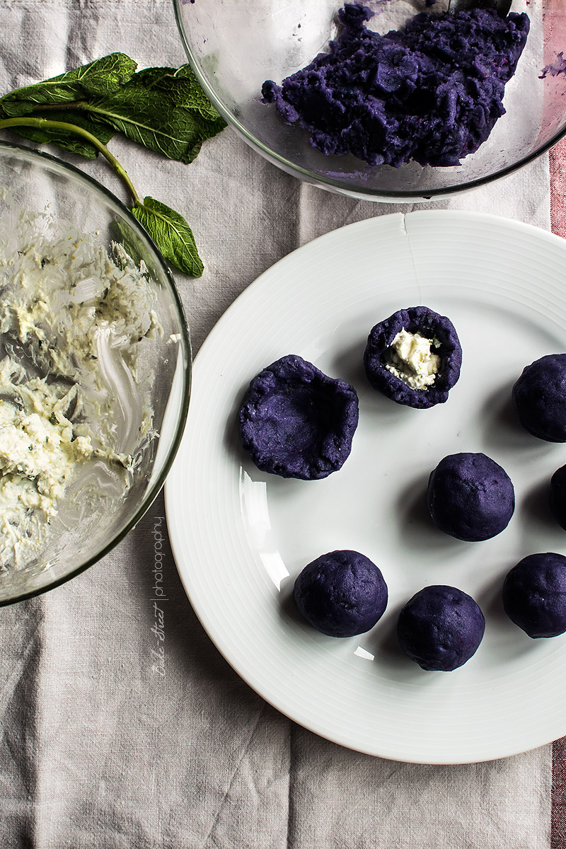 Ensalada de patata violeta con sésamo y naranja