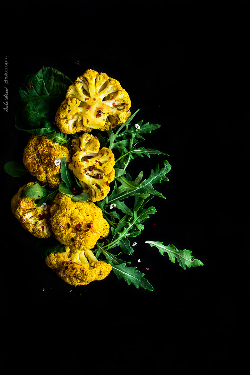 Coliflor Tandoori con raita de anacardos