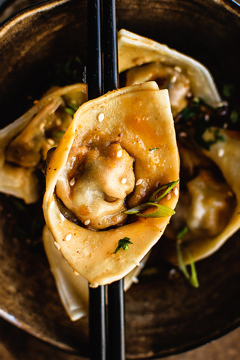 Wontons de gambas con salsa estilo Sichuan