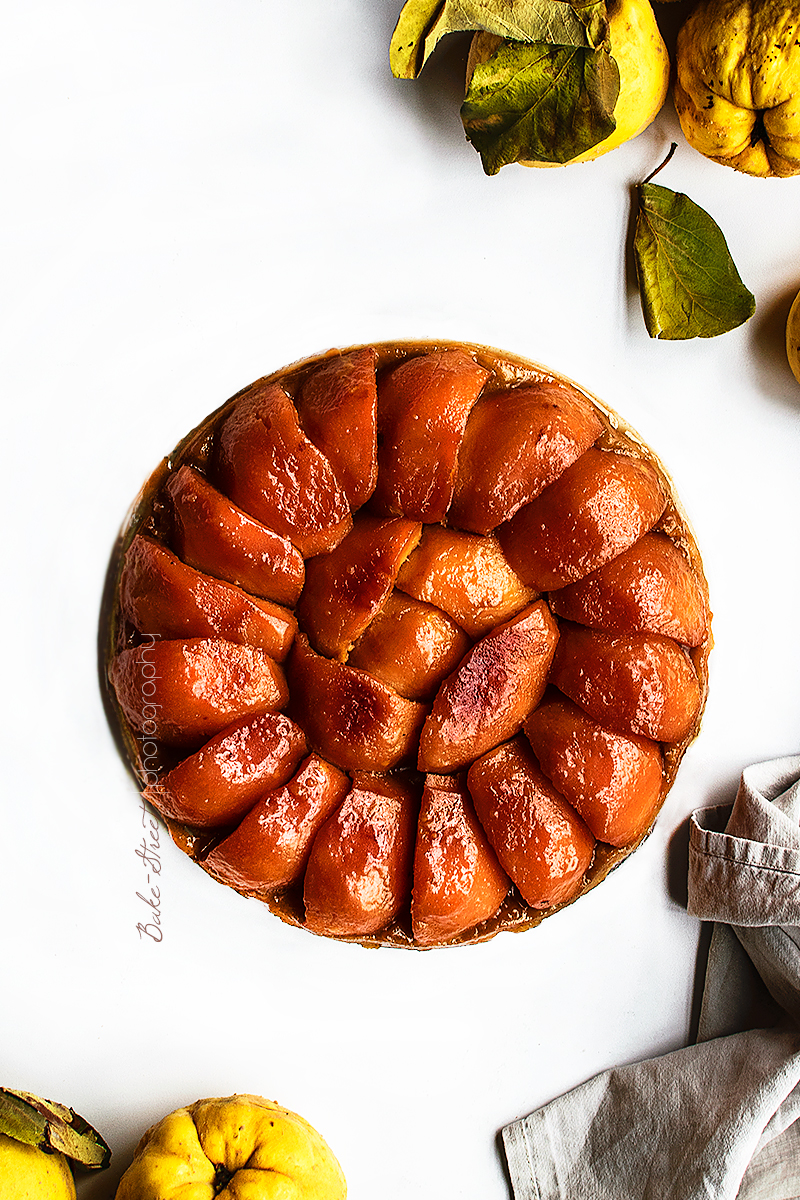 Tarte tatin de membrillo y nido de caramelo