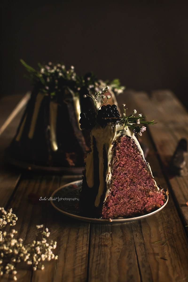 Bundt Cake de moras y chocolate blanco