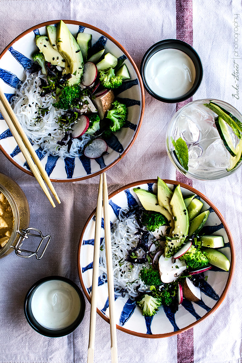 Vermicelli con feta marinado y yogurt de wasabi