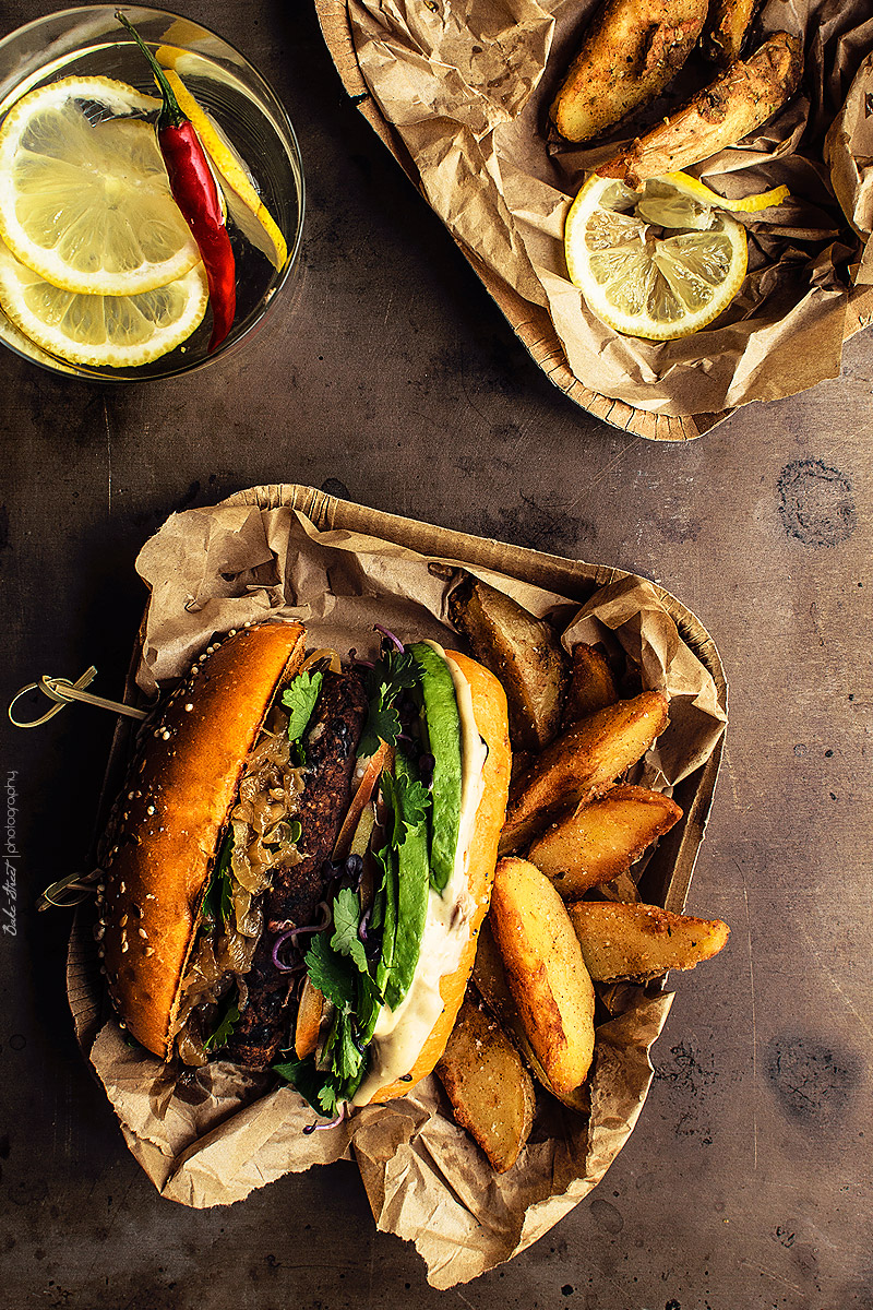 Hamburguesa de judías negras con mayonesa de tamarindo