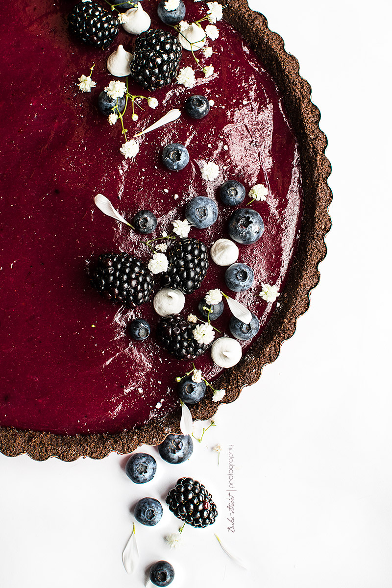 Tarta de arándanos, lima y chocolate