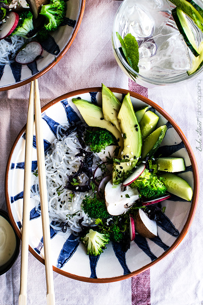 Vermicelli con feta marinado y yogurt de wasabi