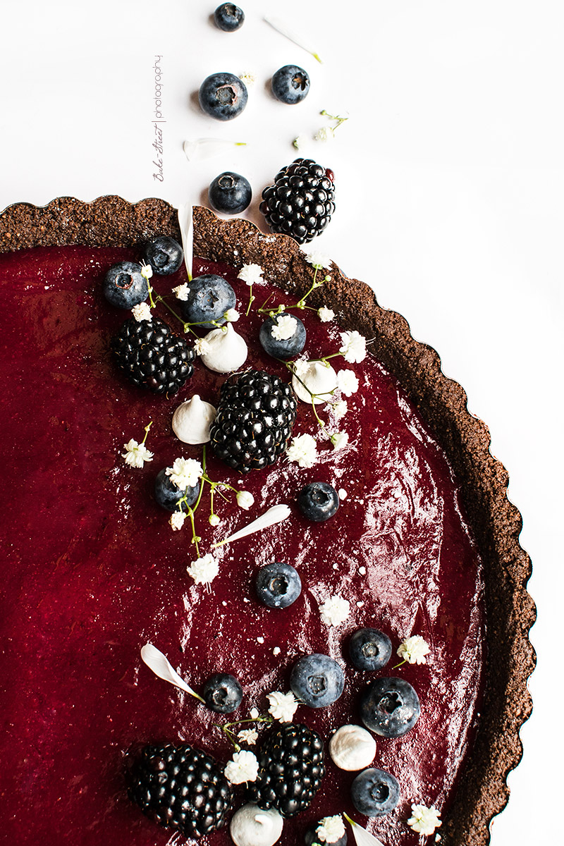 Tarta de arándanos, lima y chocolate