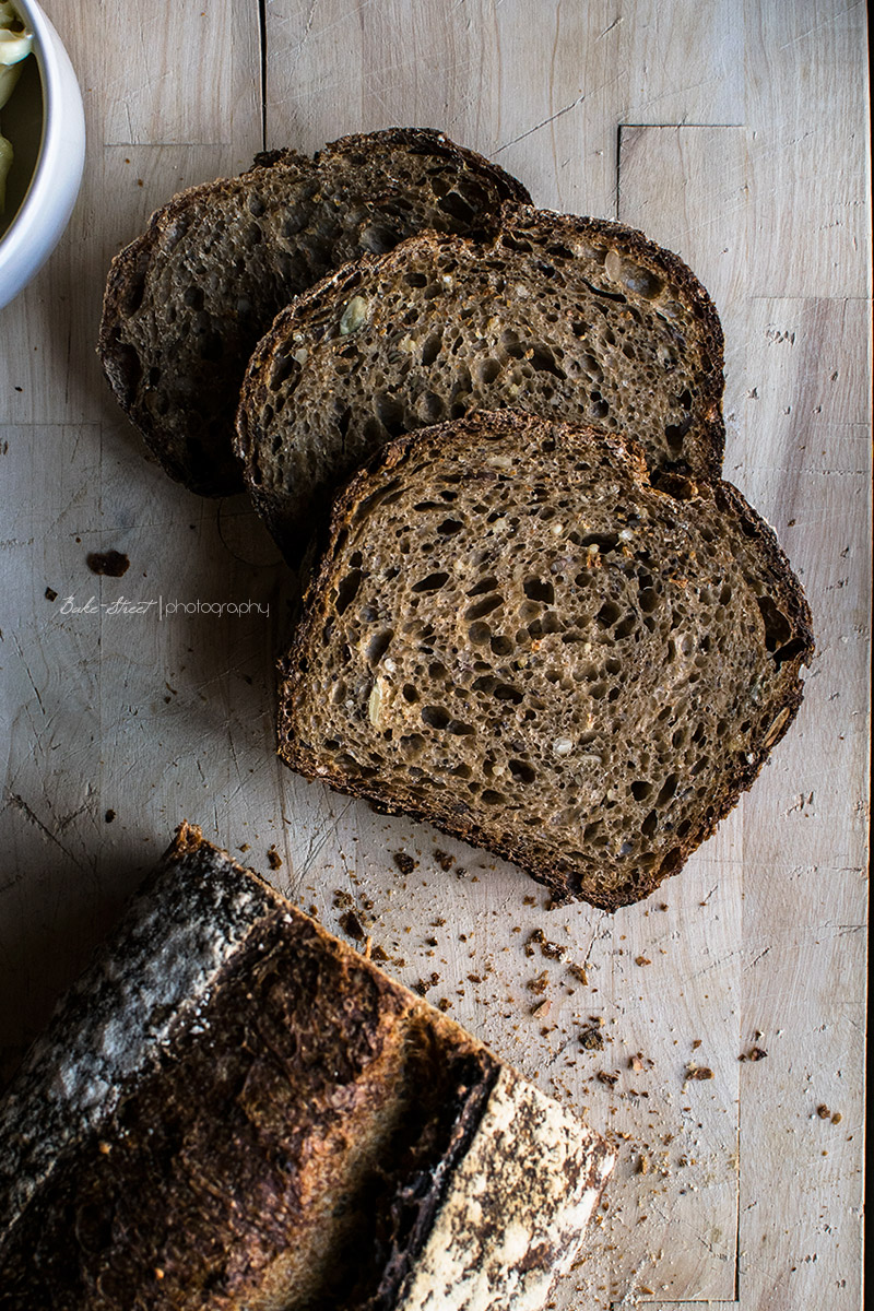 Pan de semillas e integral en molde 