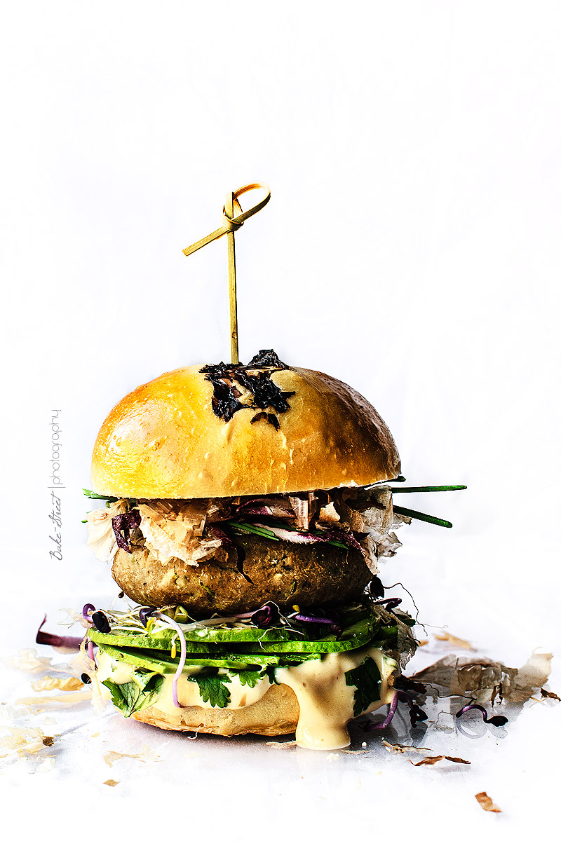 Hamburguesa de castañas y shiitake con mayonesa de sésamo