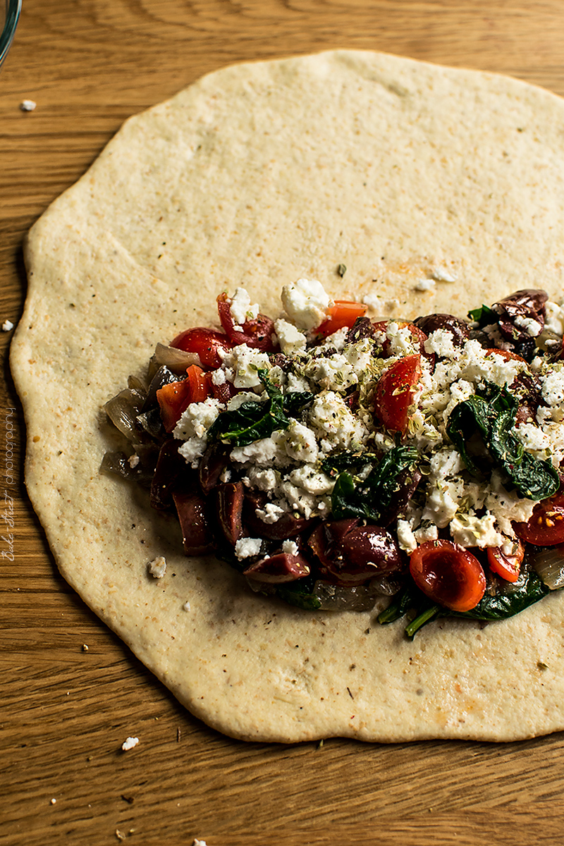 Calzone de espinacas, cherry y feta