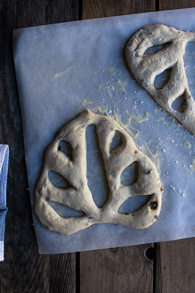 Fougasse con dátiles y pistachos