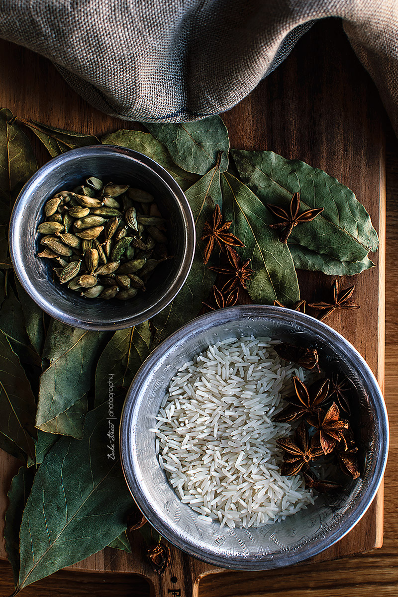 Arroz infusionado con cardamomo y curry de berenjenas