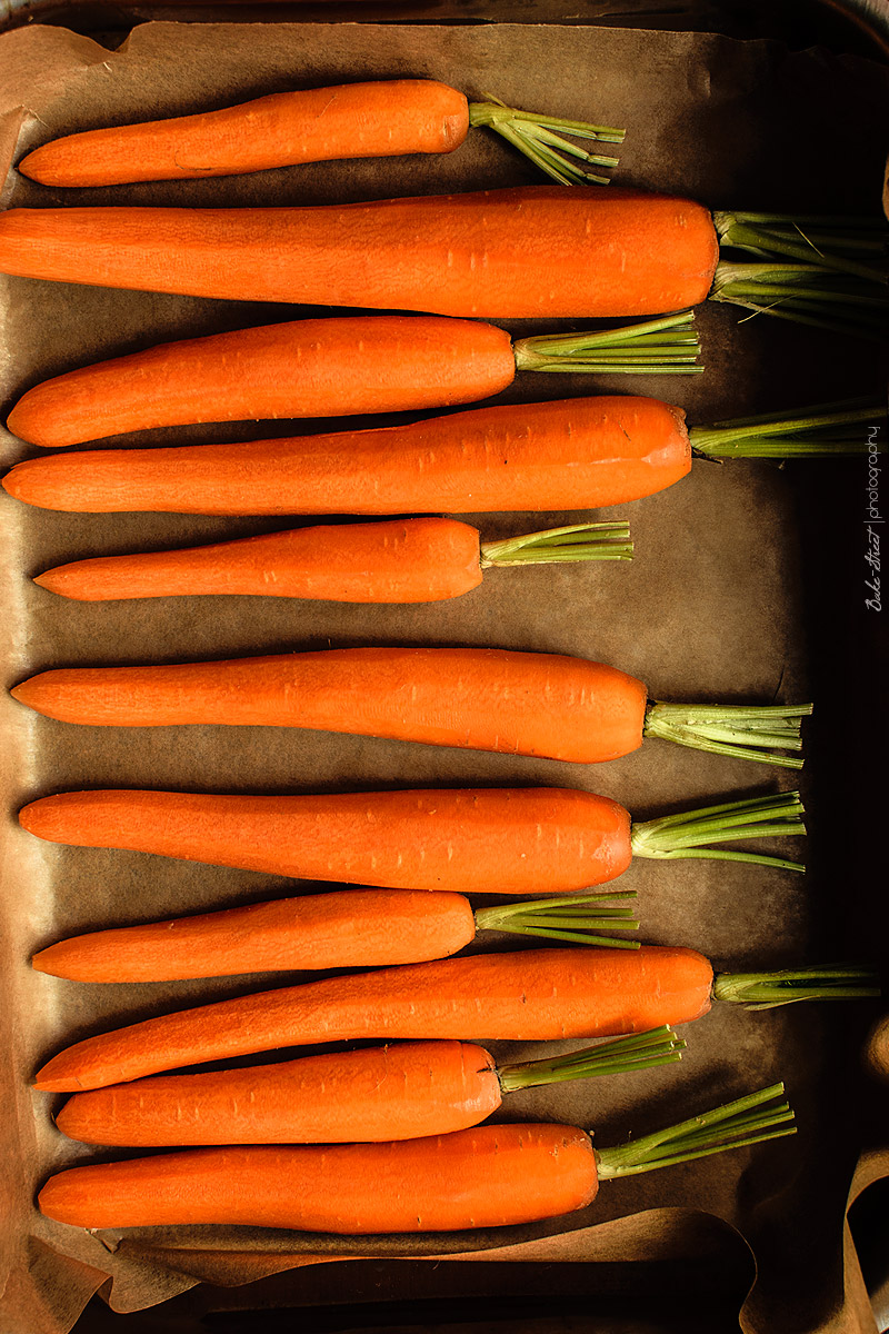 Zanahorias asadas con salsa de miel, especias y harissa