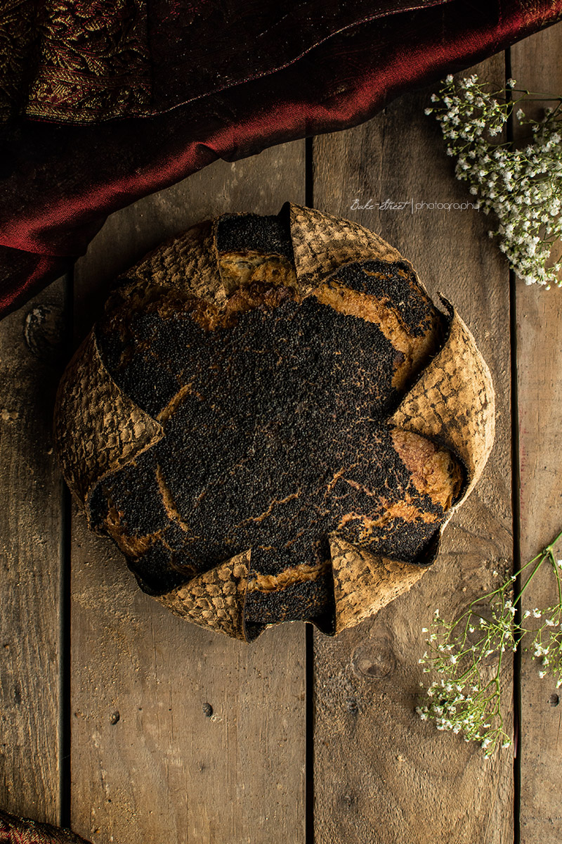 Pan de mostaza con pétalos y toffee Garam Masala 