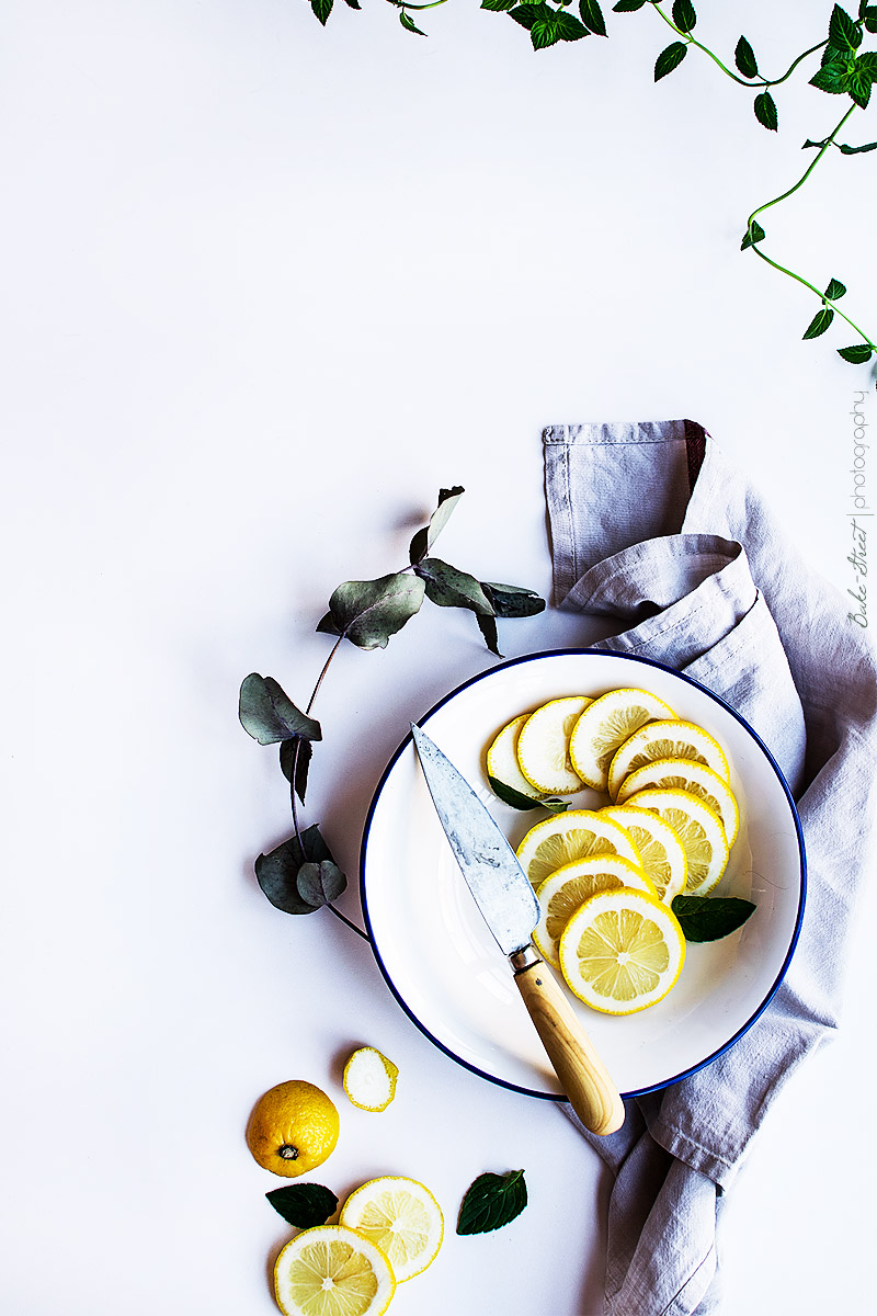 Helado de lemon curd con galletas de tahini