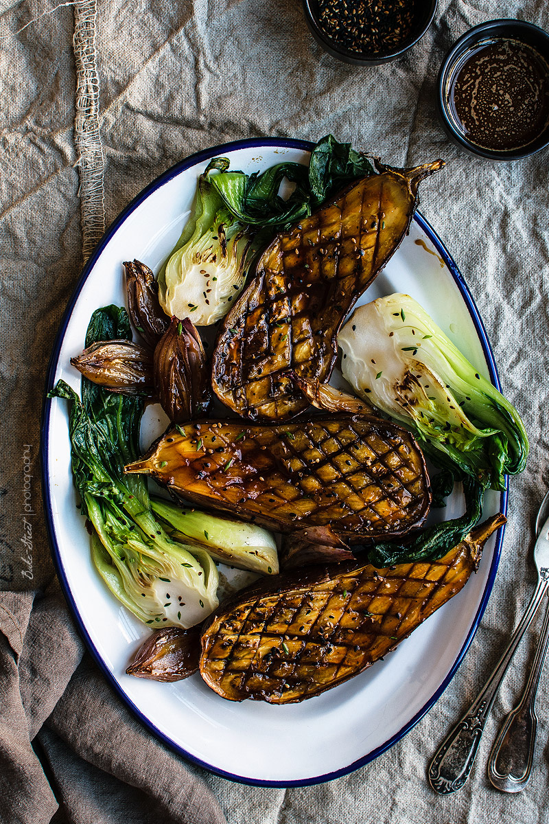 Berenjenas glaseadas con pak choy