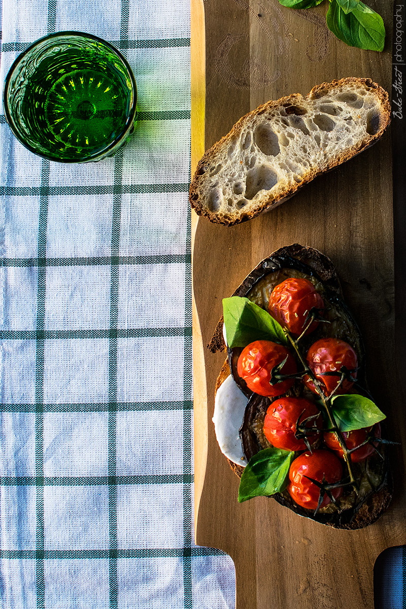  Tosta Caprese con berenjena asada