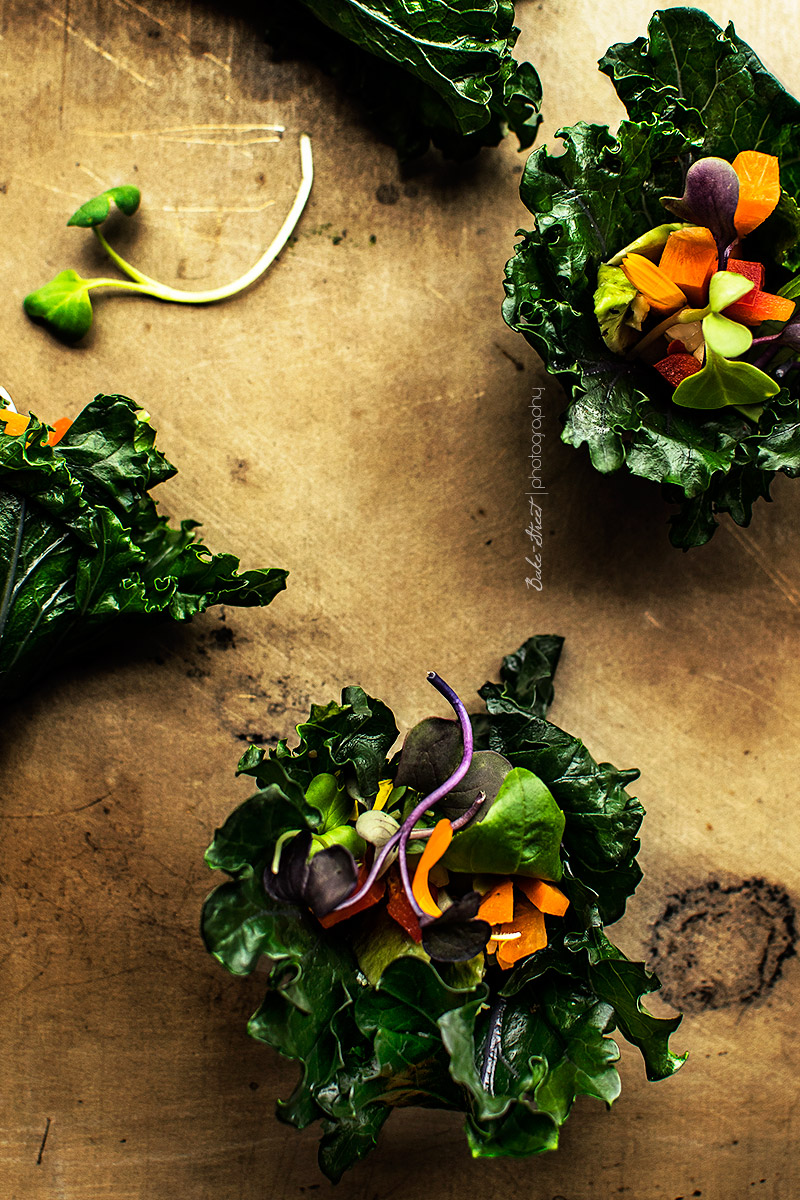 Rollos de Kale con salsa de macadamia y lima