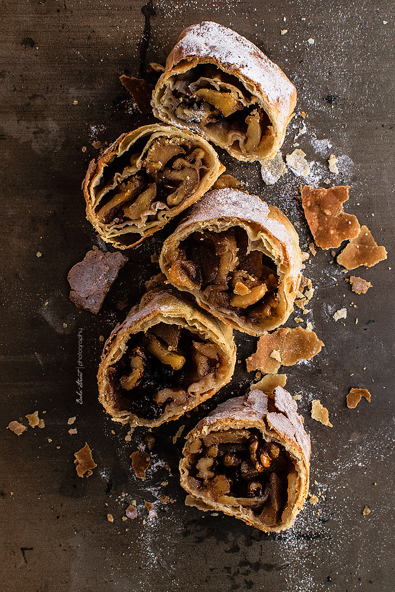 Strudel, con elaboración de masa filo {Vídeo receta}