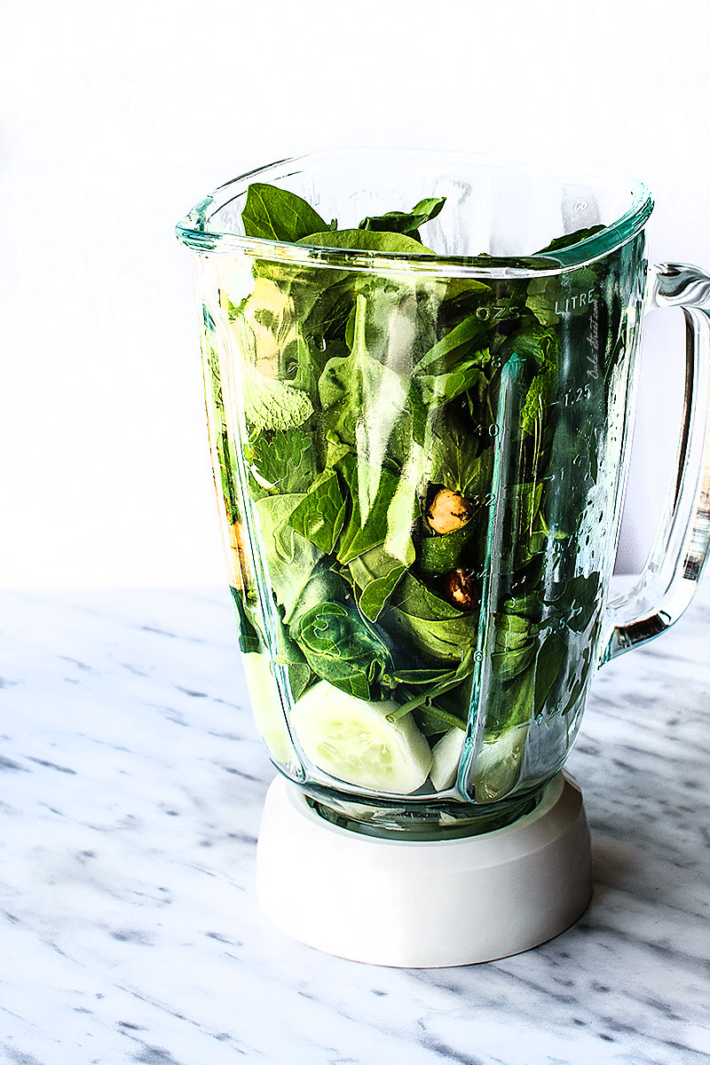 Gazpacho verde con frutos secos